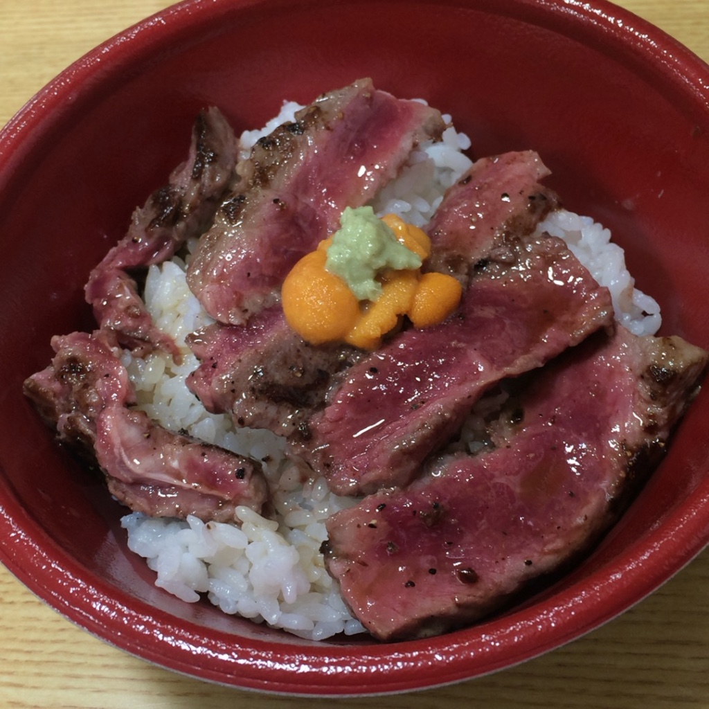 サーロインステーキ＆ウニのせ丼